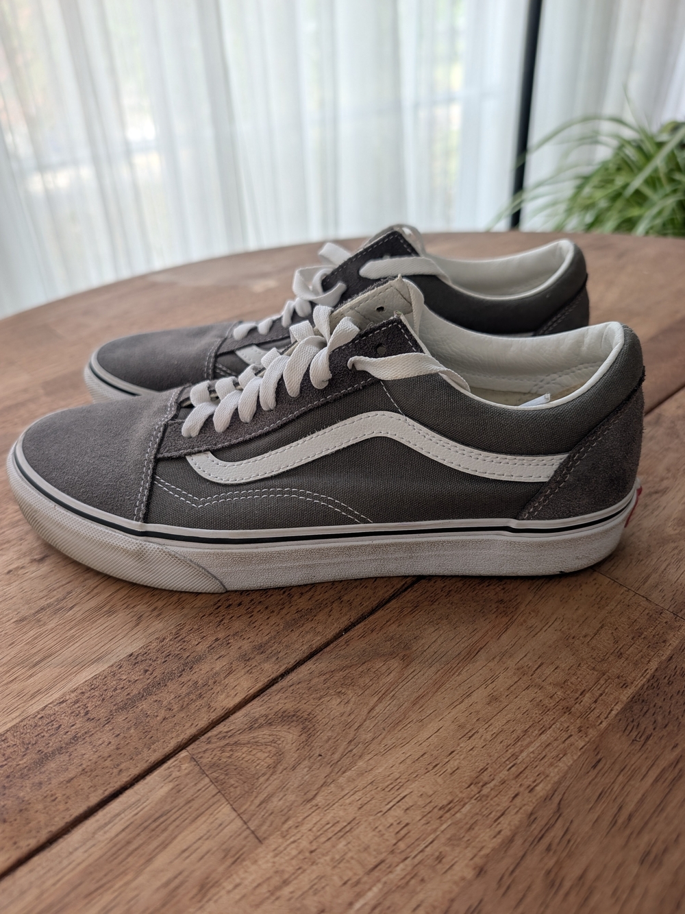 Vans Old Skool Low-Top Sneakers - Gray and White